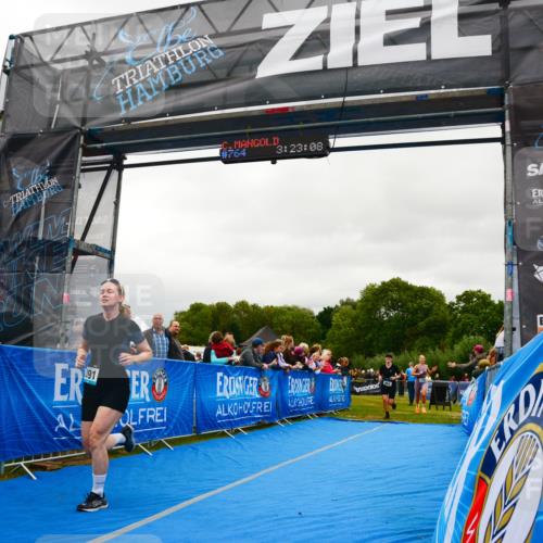 30.08.2026 - Elbe Triathlon Hamburg LAZAROV Photography http://msf.ph/oto/10086636 30.08.2026 12:03:16 Ziel 865, 1391, 1560 meine-sportfotos.de