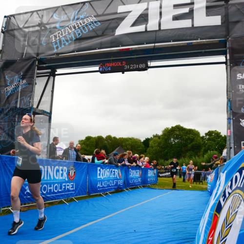 30.08.2026 - Elbe Triathlon Hamburg LAZAROV Photography http://msf.ph/oto/10086638 30.08.2026 12:03:16 Ziel 865, 1391, 1560 meine-sportfotos.de