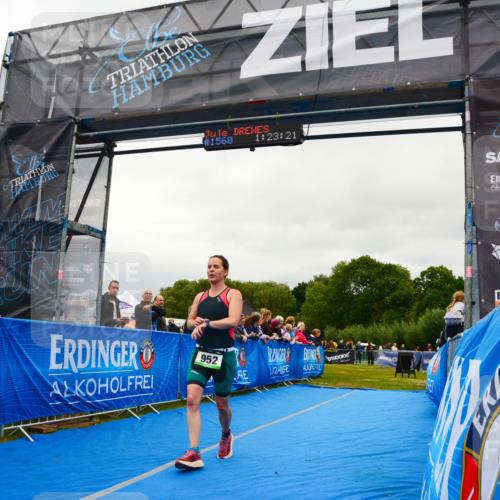 30.08.2026 - Elbe Triathlon Hamburg LAZAROV Photography http://msf.ph/oto/10086659 30.08.2026 12:03:27 Ziel 952 meine-sportfotos.de