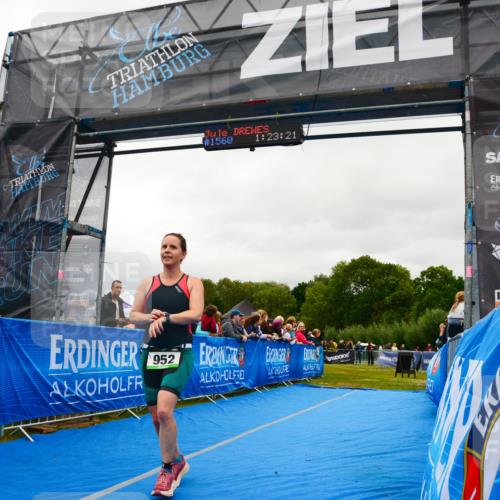 30.08.2026 - Elbe Triathlon Hamburg LAZAROV Photography http://msf.ph/oto/10086662 30.08.2026 12:03:27 Ziel 952 meine-sportfotos.de