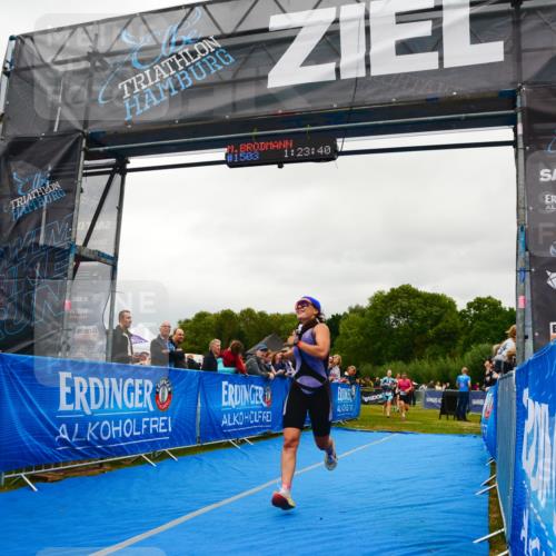 30.08.2026 - Elbe Triathlon Hamburg LAZAROV Photography http://msf.ph/oto/10086680 30.08.2026 12:03:40 Ziel 1388, 1420, 1466, 1500, 1503 meine-sportfotos.de