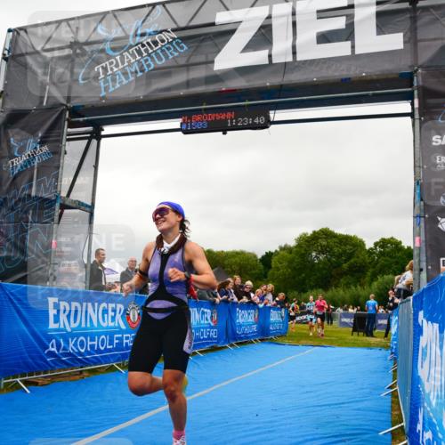 30.08.2026 - Elbe Triathlon Hamburg LAZAROV Photography http://msf.ph/oto/10086686 30.08.2026 12:03:40 Ziel 1388, 1420, 1466, 1500, 1503 meine-sportfotos.de