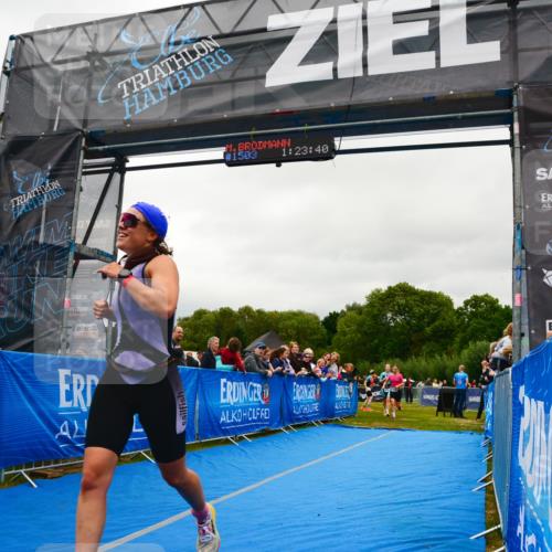 30.08.2026 - Elbe Triathlon Hamburg LAZAROV Photography http://msf.ph/oto/10086688 30.08.2026 12:03:40 Ziel 1388, 1420, 1466, 1500, 1503 meine-sportfotos.de