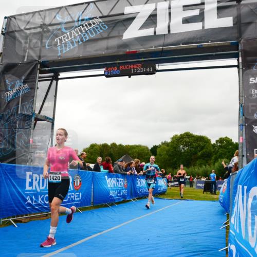30.08.2026 - Elbe Triathlon Hamburg LAZAROV Photography http://msf.ph/oto/10086697 30.08.2026 12:03:44 Ziel 1388, 1420, 1466, 1522 meine-sportfotos.de