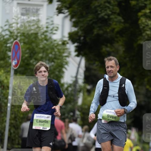 30.08.2026 - Blankeneser Heldenlauf Patografie http://msf.ph/oto/10086778 30.08.2026 10:53:07 Ziel 5097, 5098 meine-sportfotos.de