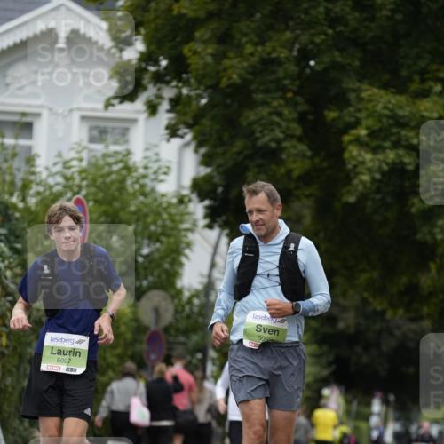 30.08.2026 - Blankeneser Heldenlauf Patografie http://msf.ph/oto/10086785 30.08.2026 10:53:09 Ziel 5097, 5098 meine-sportfotos.de