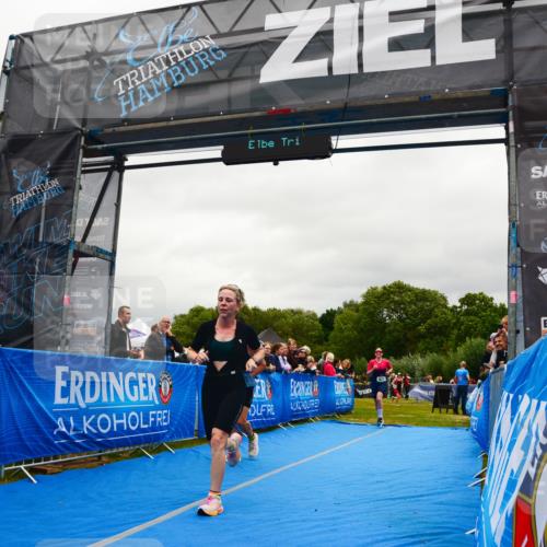 30.08.2026 - Elbe Triathlon Hamburg LAZAROV Photography http://msf.ph/oto/10086832 30.08.2026 12:04:49 Ziel 921, 983, 1127 meine-sportfotos.de
