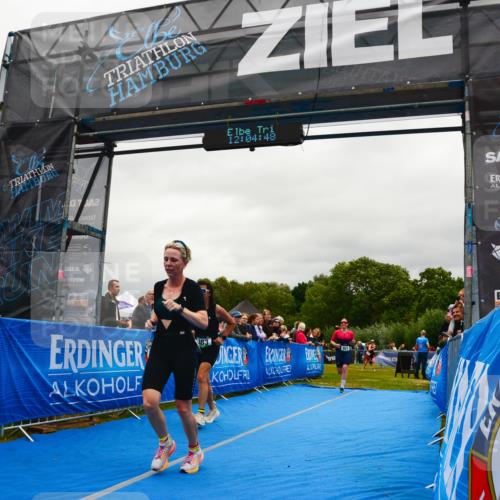 30.08.2026 - Elbe Triathlon Hamburg LAZAROV Photography http://msf.ph/oto/10086833 30.08.2026 12:04:49 Ziel 921, 983, 1127 meine-sportfotos.de