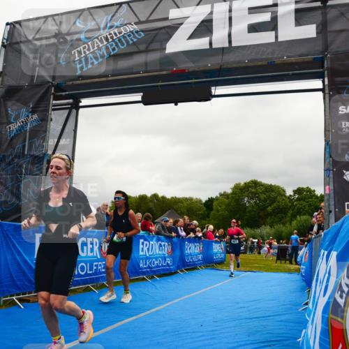30.08.2026 - Elbe Triathlon Hamburg LAZAROV Photography http://msf.ph/oto/10086837 30.08.2026 12:04:49 Ziel 921, 983, 1127 meine-sportfotos.de