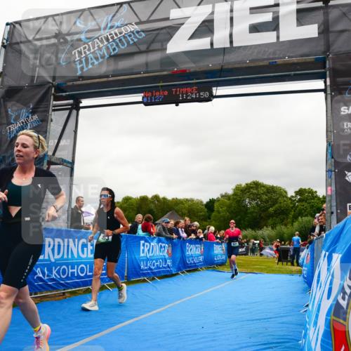 30.08.2026 - Elbe Triathlon Hamburg LAZAROV Photography http://msf.ph/oto/10086839 30.08.2026 12:04:49 Ziel 921, 983, 1127 meine-sportfotos.de