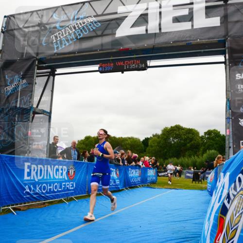 30.08.2026 - Elbe Triathlon Hamburg LAZAROV Photography http://msf.ph/oto/10087007 30.08.2026 12:05:50 Ziel 1396, 1398, 1508 meine-sportfotos.de