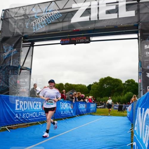 30.08.2026 - Elbe Triathlon Hamburg LAZAROV Photography http://msf.ph/oto/10087022 30.08.2026 12:05:55 Ziel 1396, 1398 meine-sportfotos.de