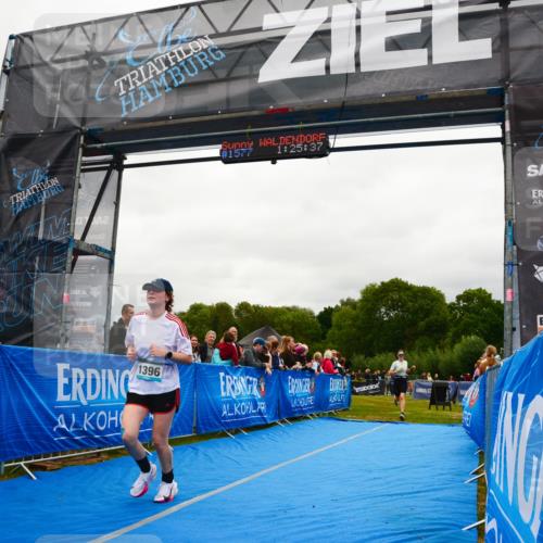 30.08.2026 - Elbe Triathlon Hamburg LAZAROV Photography http://msf.ph/oto/10087025 30.08.2026 12:05:55 Ziel 1396, 1398 meine-sportfotos.de