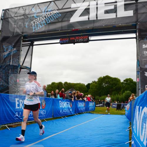 30.08.2026 - Elbe Triathlon Hamburg LAZAROV Photography http://msf.ph/oto/10087027 30.08.2026 12:05:55 Ziel 1396, 1398 meine-sportfotos.de