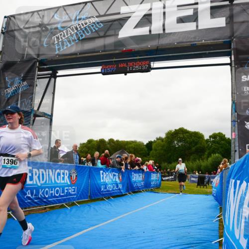 30.08.2026 - Elbe Triathlon Hamburg LAZAROV Photography http://msf.ph/oto/10087031 30.08.2026 12:05:56 Ziel 1396, 1398 meine-sportfotos.de