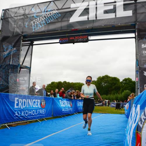 30.08.2026 - Elbe Triathlon Hamburg LAZAROV Photography http://msf.ph/oto/10087034 30.08.2026 12:05:58 Ziel 1396, 1398 meine-sportfotos.de