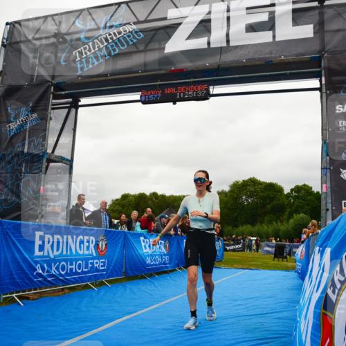 30.08.2026 - Elbe Triathlon Hamburg LAZAROV Photography http://msf.ph/oto/10087038 30.08.2026 12:05:59 Ziel 1396, 1398 meine-sportfotos.de
