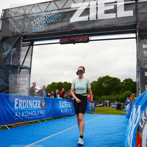 30.08.2026 - Elbe Triathlon Hamburg LAZAROV Photography http://msf.ph/oto/10087041 30.08.2026 12:05:59 Ziel 1396, 1398 meine-sportfotos.de