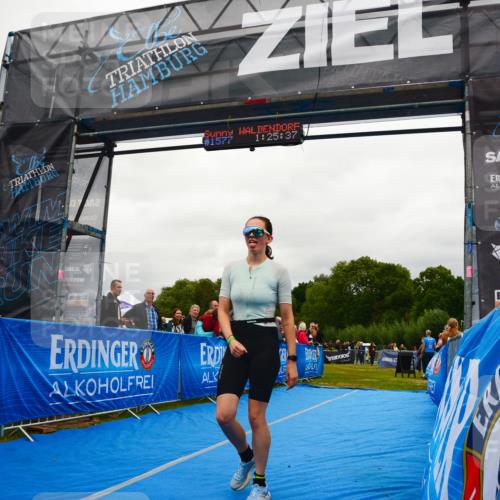 30.08.2026 - Elbe Triathlon Hamburg LAZAROV Photography http://msf.ph/oto/10087044 30.08.2026 12:05:59 Ziel 1396, 1398 meine-sportfotos.de