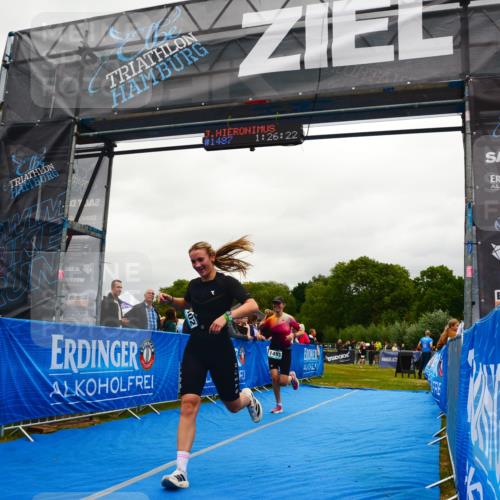 30.08.2026 - Elbe Triathlon Hamburg LAZAROV Photography http://msf.ph/oto/10087060 30.08.2026 12:06:27 Ziel 1402, 1493, 1703 meine-sportfotos.de