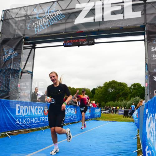 30.08.2026 - Elbe Triathlon Hamburg LAZAROV Photography http://msf.ph/oto/10087061 30.08.2026 12:06:27 Ziel 1402, 1493, 1703 meine-sportfotos.de