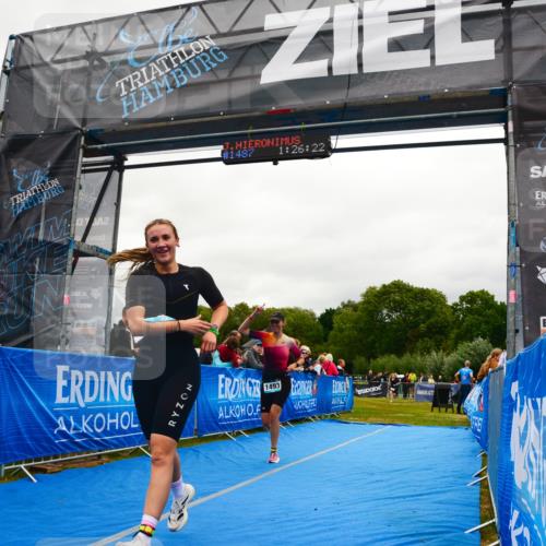 30.08.2026 - Elbe Triathlon Hamburg LAZAROV Photography http://msf.ph/oto/10087063 30.08.2026 12:06:27 Ziel 1402, 1493, 1703 meine-sportfotos.de