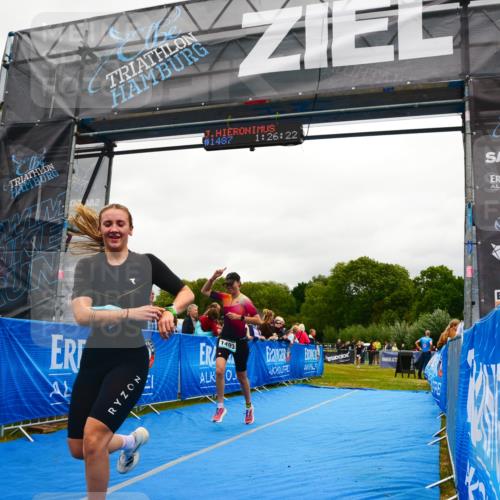 30.08.2026 - Elbe Triathlon Hamburg LAZAROV Photography http://msf.ph/oto/10087065 30.08.2026 12:06:27 Ziel 1402, 1493, 1703 meine-sportfotos.de