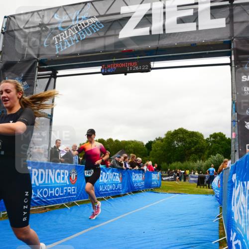 30.08.2026 - Elbe Triathlon Hamburg LAZAROV Photography http://msf.ph/oto/10087069 30.08.2026 12:06:28 Ziel 1402, 1493, 1703 meine-sportfotos.de