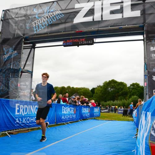 30.08.2026 - Elbe Triathlon Hamburg LAZAROV Photography http://msf.ph/oto/10087109 30.08.2026 12:06:46 Ziel 1448 meine-sportfotos.de
