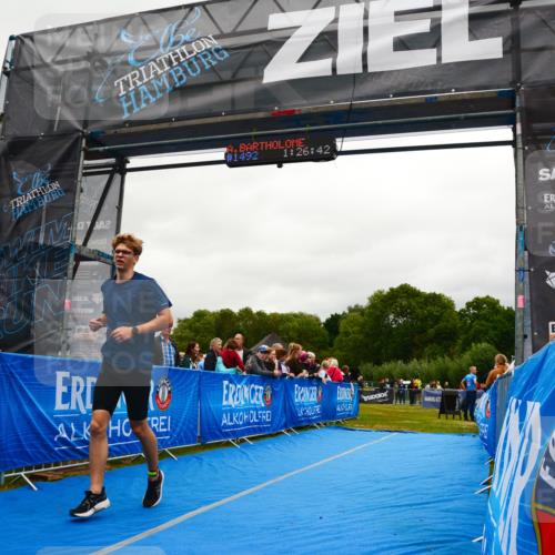 30.08.2026 - Elbe Triathlon Hamburg LAZAROV Photography http://msf.ph/oto/10087110 30.08.2026 12:06:46 Ziel 1448 meine-sportfotos.de