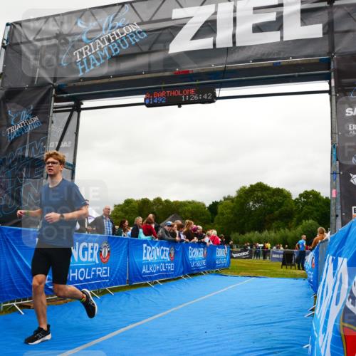 30.08.2026 - Elbe Triathlon Hamburg LAZAROV Photography http://msf.ph/oto/10087112 30.08.2026 12:06:46 Ziel 1448 meine-sportfotos.de