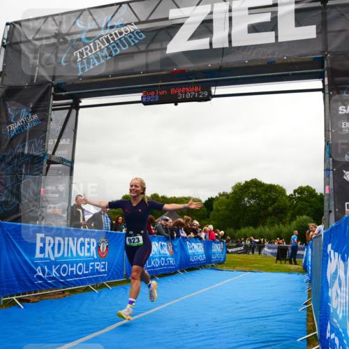 30.08.2026 - Elbe Triathlon Hamburg LAZAROV Photography http://msf.ph/oto/10087213 30.08.2026 12:07:28 Ziel 923 meine-sportfotos.de