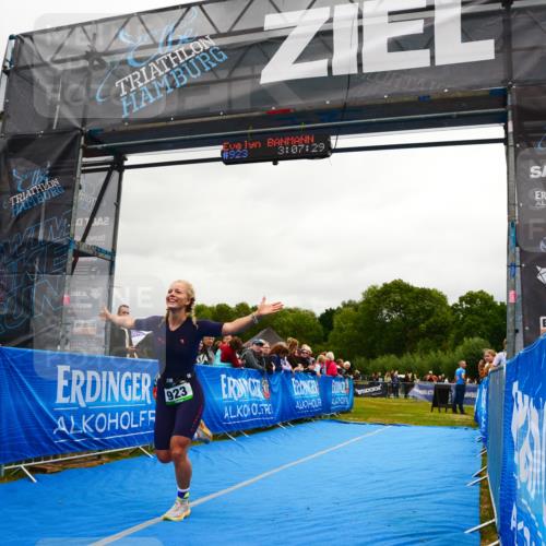 30.08.2026 - Elbe Triathlon Hamburg LAZAROV Photography http://msf.ph/oto/10087215 30.08.2026 12:07:28 Ziel 923 meine-sportfotos.de