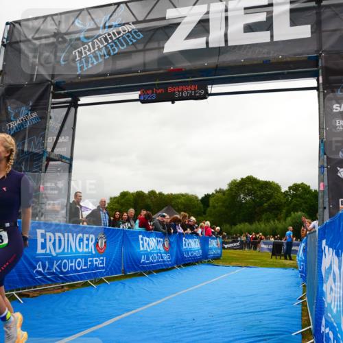 30.08.2026 - Elbe Triathlon Hamburg LAZAROV Photography http://msf.ph/oto/10087221 30.08.2026 12:07:28 Ziel 923 meine-sportfotos.de