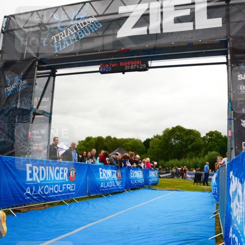 30.08.2026 - Elbe Triathlon Hamburg LAZAROV Photography http://msf.ph/oto/10087222 30.08.2026 12:07:29 Ziel 923 meine-sportfotos.de
