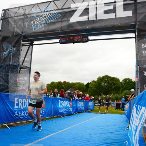 30.08.2026 - Elbe Triathlon Hamburg LAZAROV Photography http://msf.ph/oto/10087260 30.08.2026 12:07:57 Ziel 835, 1095, 1501 meine-sportfotos.de
