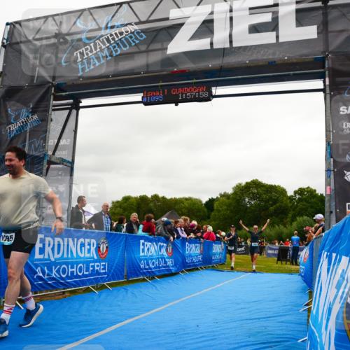 30.08.2026 - Elbe Triathlon Hamburg LAZAROV Photography http://msf.ph/oto/10087265 30.08.2026 12:07:57 Ziel 835, 1095, 1501 meine-sportfotos.de