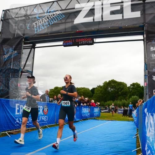 30.08.2026 - Elbe Triathlon Hamburg LAZAROV Photography http://msf.ph/oto/10087275 30.08.2026 12:08:01 Ziel 835, 1366, 1501 meine-sportfotos.de