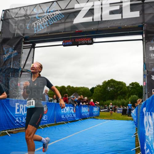 30.08.2026 - Elbe Triathlon Hamburg LAZAROV Photography http://msf.ph/oto/10087281 30.08.2026 12:08:01 Ziel 835, 1366, 1501 meine-sportfotos.de