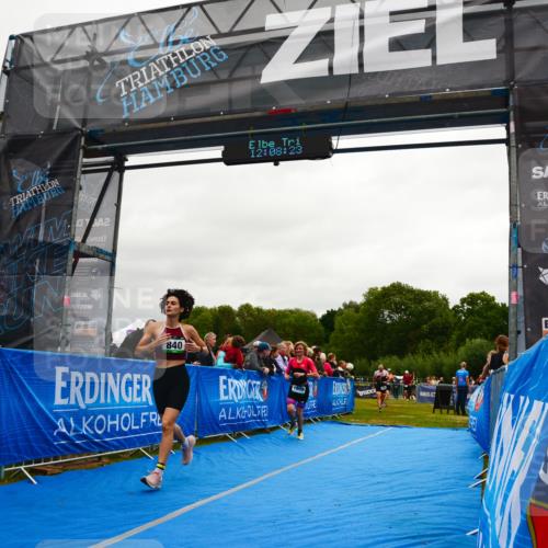 30.08.2026 - Elbe Triathlon Hamburg LAZAROV Photography http://msf.ph/oto/10087309 30.08.2026 12:08:24 Ziel 840, 1355, 1658 meine-sportfotos.de
