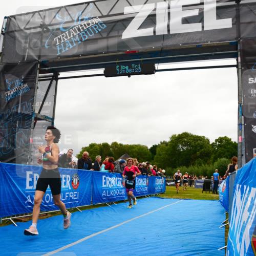 30.08.2026 - Elbe Triathlon Hamburg LAZAROV Photography http://msf.ph/oto/10087312 30.08.2026 12:08:25 Ziel 840, 1355, 1633, 1658 meine-sportfotos.de