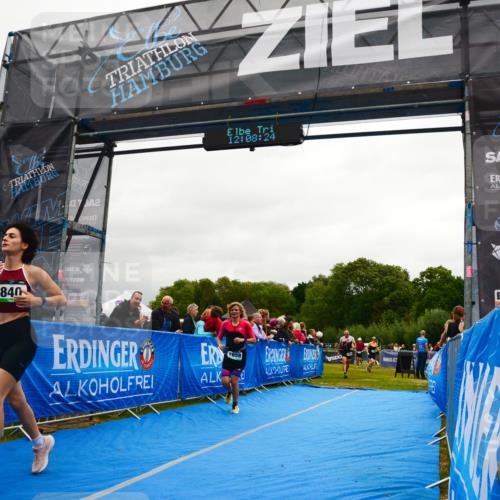 30.08.2026 - Elbe Triathlon Hamburg LAZAROV Photography http://msf.ph/oto/10087315 30.08.2026 12:08:25 Ziel 840, 1355, 1633, 1658 meine-sportfotos.de