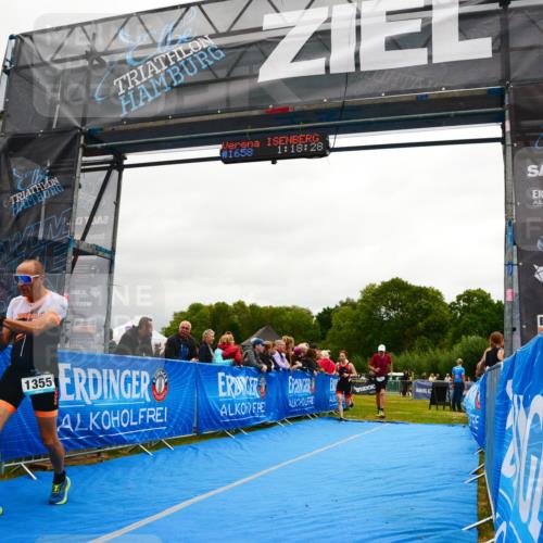 30.08.2026 - Elbe Triathlon Hamburg LAZAROV Photography http://msf.ph/oto/10087341 30.08.2026 12:08:31 Ziel 1355, 1357, 1633 meine-sportfotos.de