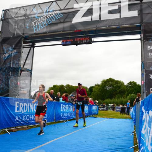 30.08.2026 - Elbe Triathlon Hamburg LAZAROV Photography http://msf.ph/oto/10087345 30.08.2026 12:08:33 Ziel 1355, 1357, 1633 meine-sportfotos.de