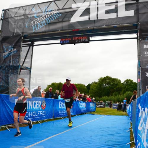 30.08.2026 - Elbe Triathlon Hamburg LAZAROV Photography http://msf.ph/oto/10087349 30.08.2026 12:08:34 Ziel 1355, 1357, 1633 meine-sportfotos.de