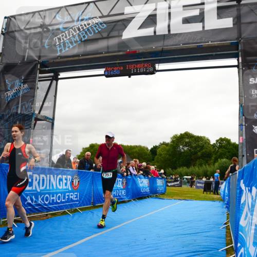 30.08.2026 - Elbe Triathlon Hamburg LAZAROV Photography http://msf.ph/oto/10087351 30.08.2026 12:08:34 Ziel 1355, 1357, 1633 meine-sportfotos.de