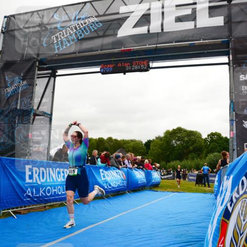 30.08.2026 - Elbe Triathlon Hamburg LAZAROV Photography http://msf.ph/oto/10087384 30.08.2026 12:08:57 Ziel 915, 1472 meine-sportfotos.de