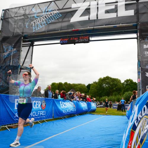 30.08.2026 - Elbe Triathlon Hamburg LAZAROV Photography http://msf.ph/oto/10087387 30.08.2026 12:08:58 Ziel 915, 1472 meine-sportfotos.de