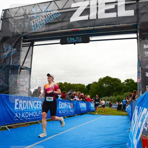 30.08.2026 - Elbe Triathlon Hamburg LAZAROV Photography http://msf.ph/oto/10087431 30.08.2026 12:09:33 Ziel 919, 1561, 1574, 1640 meine-sportfotos.de