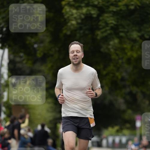 30.08.2026 - Blankeneser Heldenlauf Patografie http://msf.ph/oto/10087489 30.08.2026 11:29:34 Ziel 2204, 2551 meine-sportfotos.de
